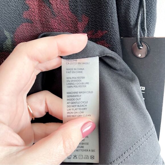 Black Tape_ Dress Burgundy Floral Short Sleeved V-Neck Sheath Back Zip Women's M - Picture 6 of 9